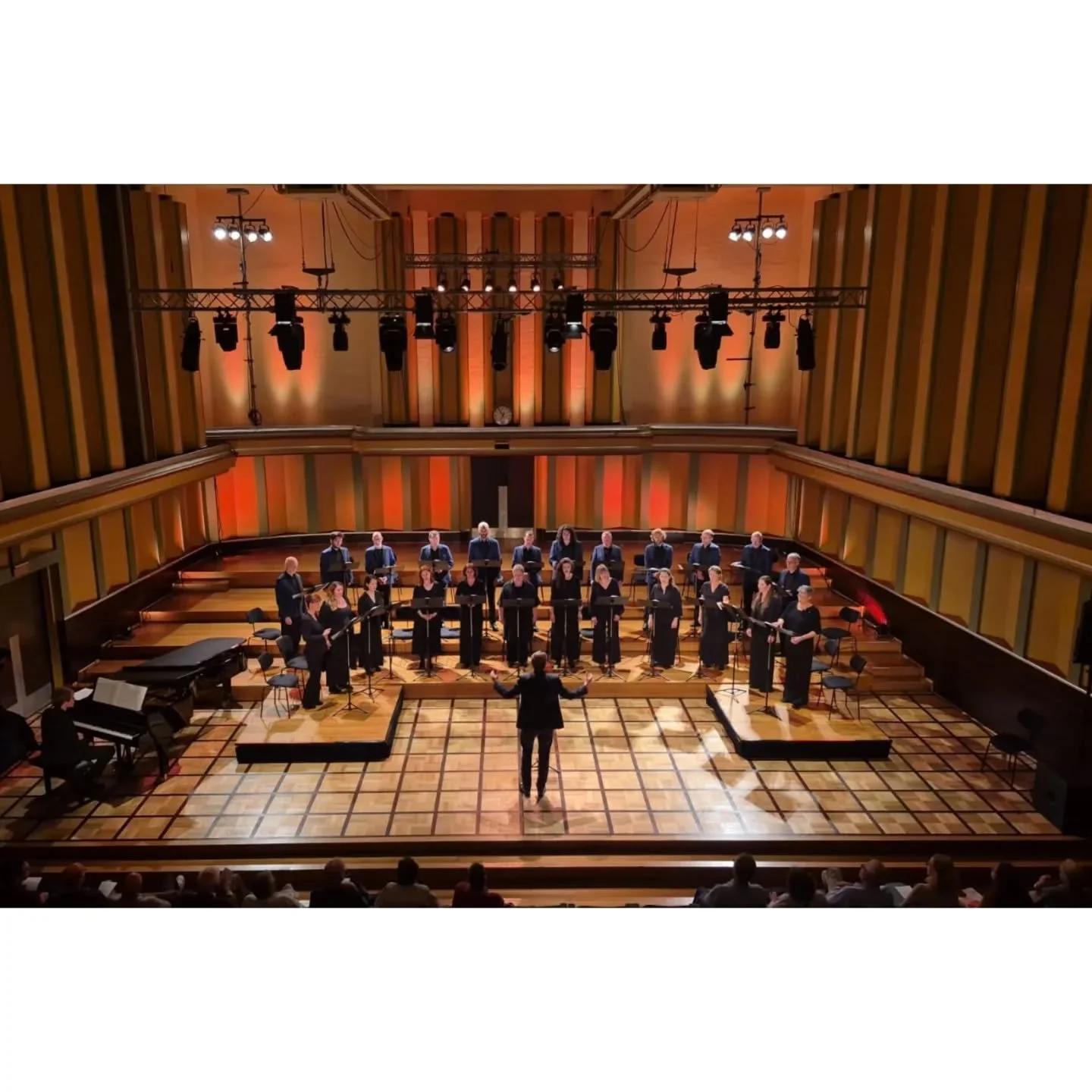 Looking back on two intense weeks with @vlaamsradiokoor . From recording some stunning works in Dolby 7.1 surround to getting to perform at Brussels' Flagey for the first time. Thank you to all the singers and everyone behind the scenes for this wond