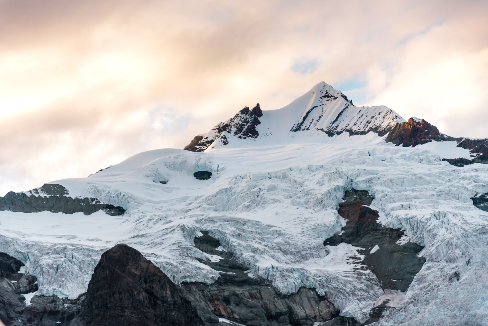 Mile High Cliff Flightsee: Kennicott Valley