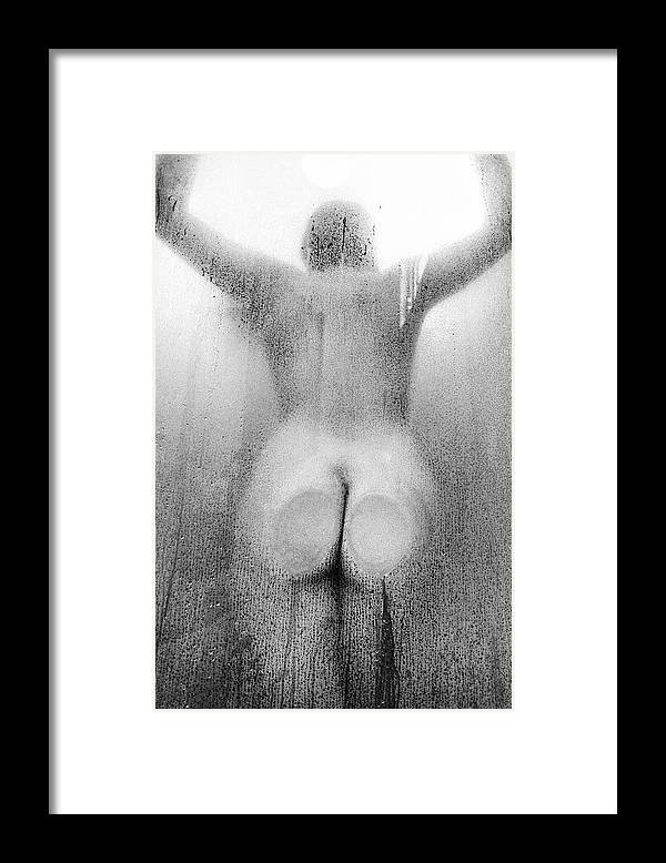 shower-monochrome-arzu.jpg