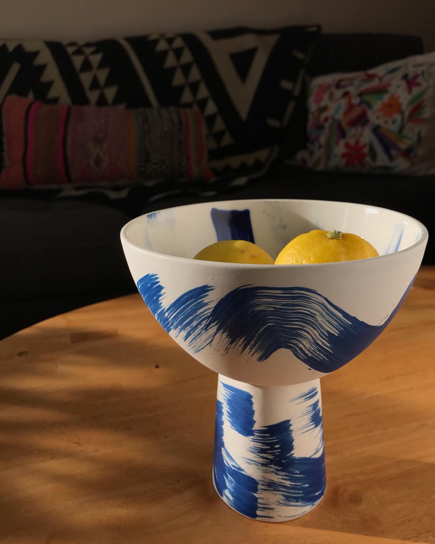Wave bowl

#alanalaurenceramics 
#contemporaryceramics 
#porcelain 
#ceramics 
#ceramicvessel 
#homedecor