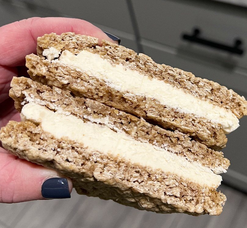 the most perfect slice✨ oatmeal cream pies forever on the menu || 📸 by: @falvo5