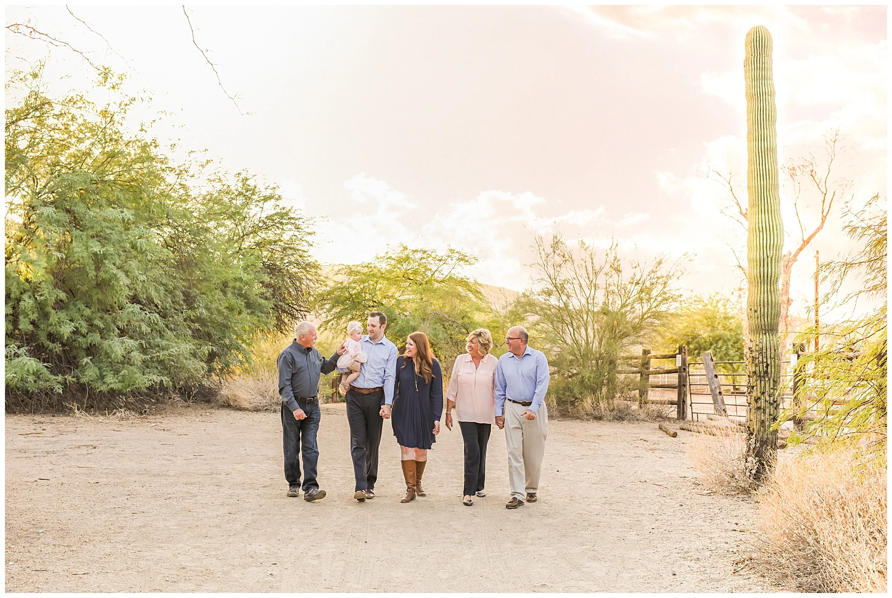 Extended family walking together | Sweetlife Photography