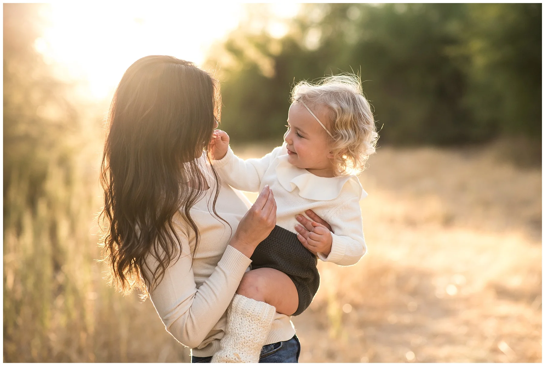Sharing a snack mother daughter golden hour photo | SweetLife Photography