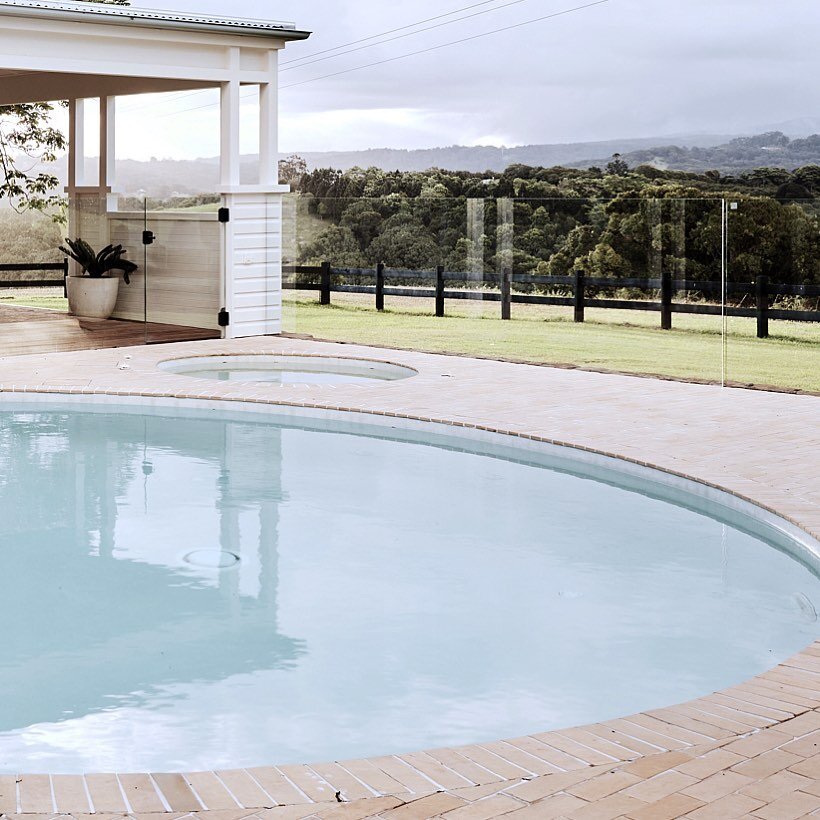 Round pool and spa inspired by the round glass in the original front door. The pool was designed with a flat section to sit on whilst cooling down sipping a cocktail or a section for toddlers to paddle. With a view to rolling hills hinterland waterfa