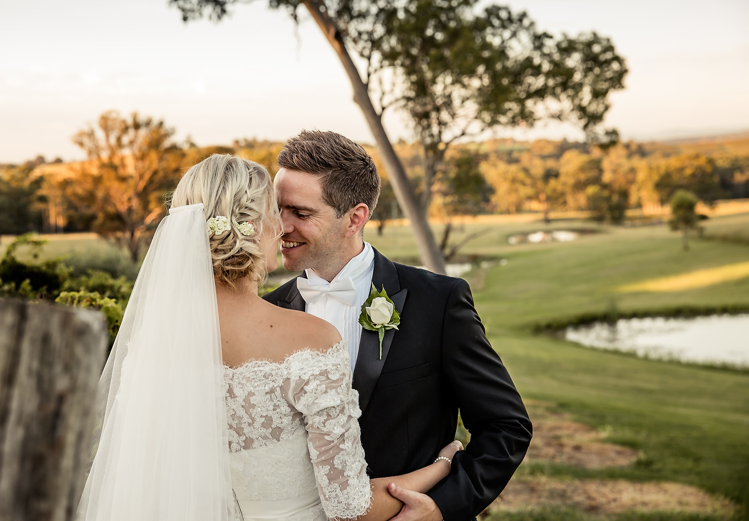 relax natural bride and groom in the hunter valley 