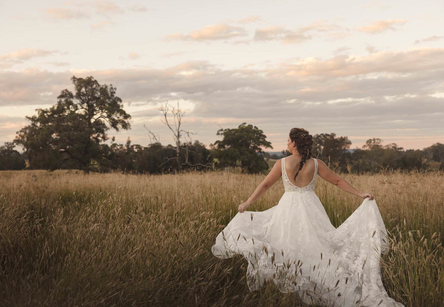 Warm documentary wedding photograph by Thierry Boudan