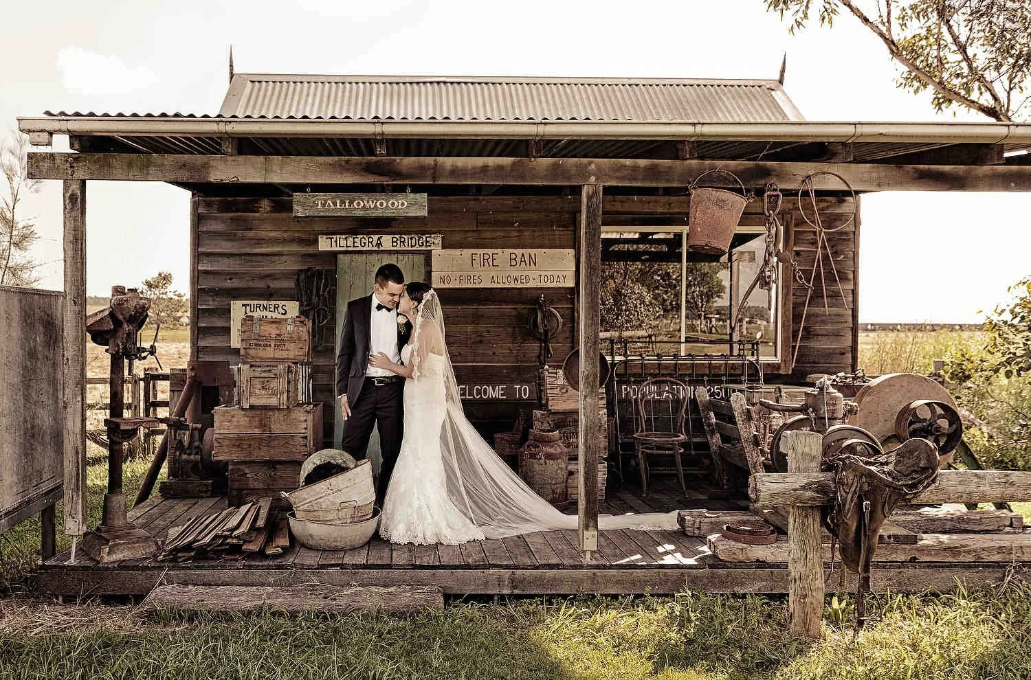 Country wedding portrait outside a rustic Hunter Valley building