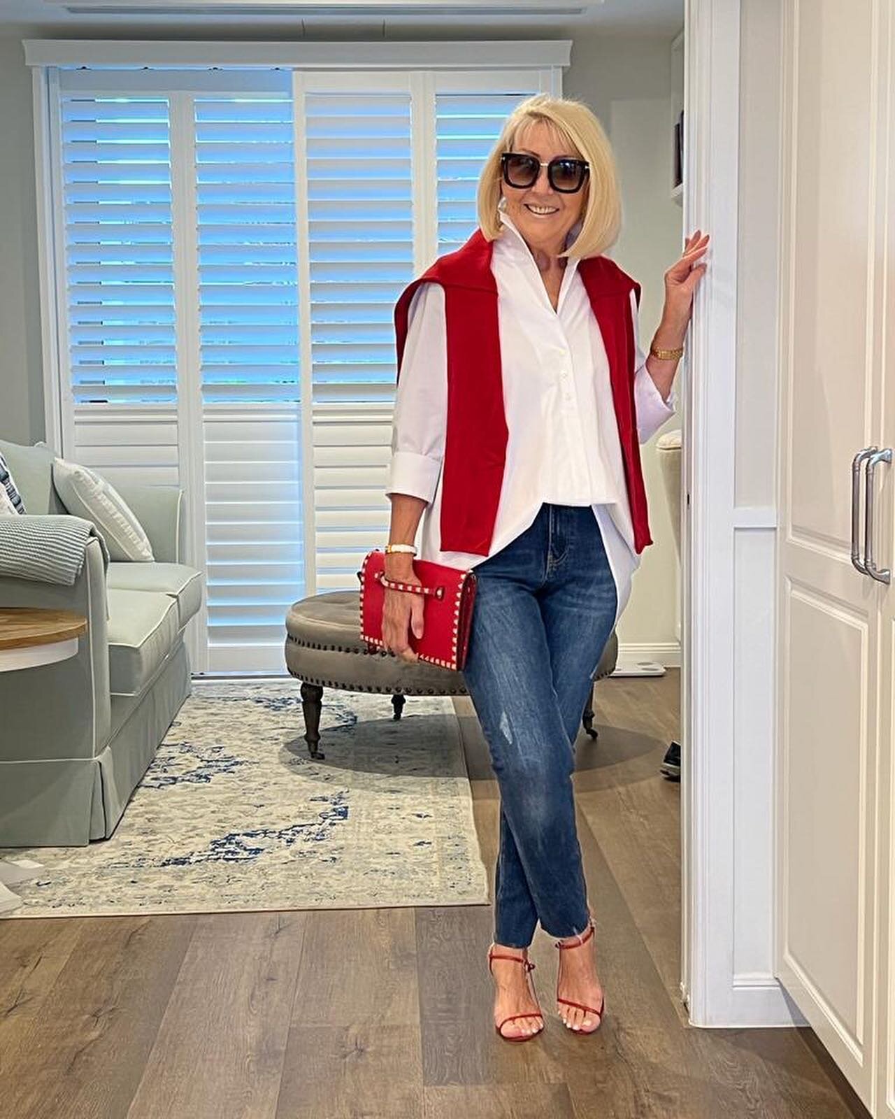 ADDiNG COLOUR TO YOUR DENIM! &hearts;️&hearts;️

Classic DENIM and a fabulous WHITE SHIRT are basics for any wardrobe.  So many different looks just by adding a colour to your accessories.  Today I have chosen RED as my accessory colour and have also