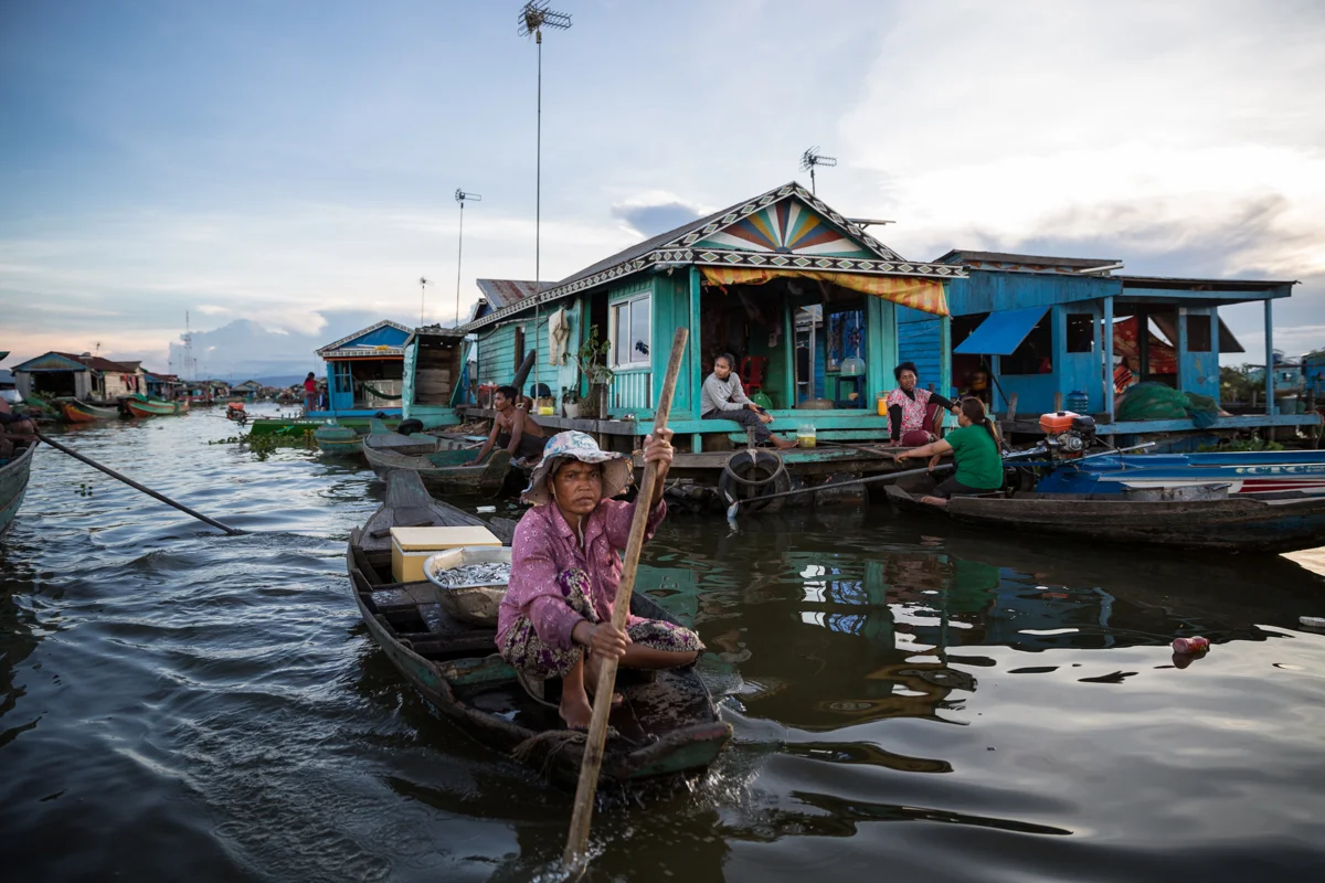 Nov. 21, 2016 - Kampong Loung, Cambodia. Families in the floating village. © Nicolas Axelrod / Ruom