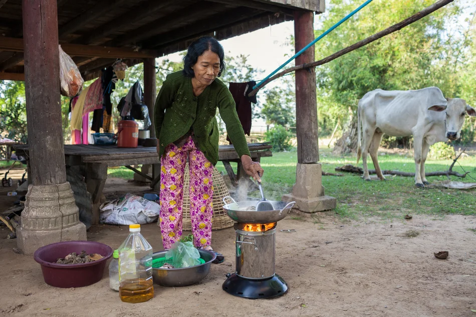 20 December, 2013 - Takeo. Ms. Chum Mao (58) cooks with the new Philips stove in her house in a small village in Takeo province. © Thomas Cristofoletti / Ruom for SNV