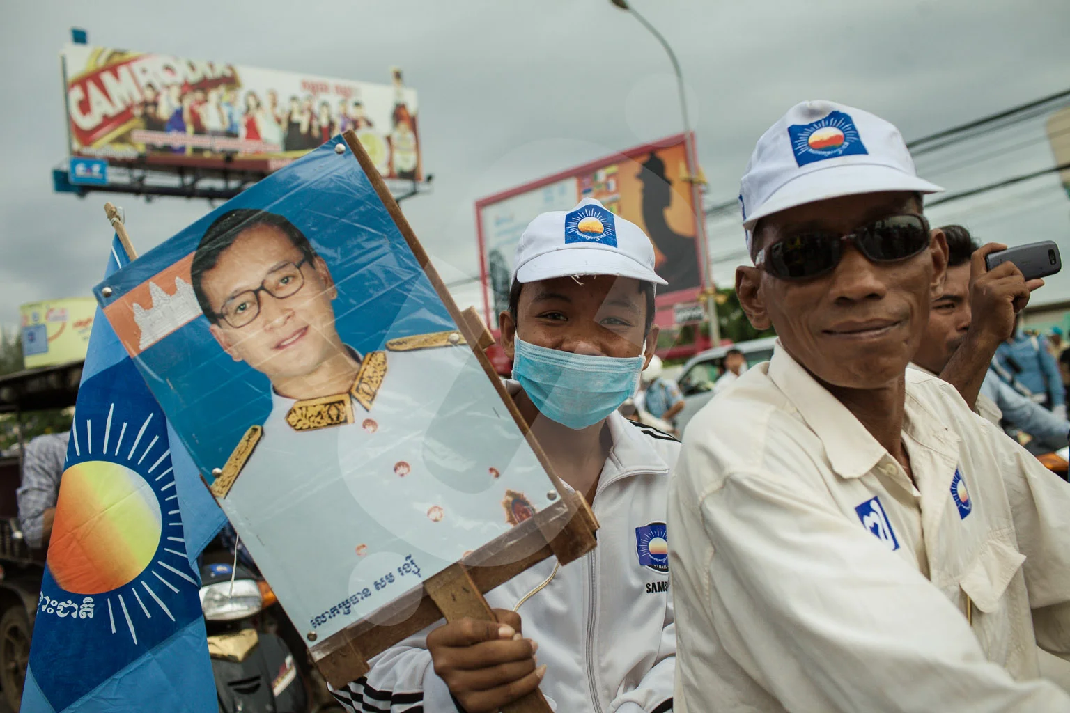 Supporters of the CNRP (Cambodia National Rescue League) wait the arrival of their leader, Sam Rainsy, at the airport of Phnom Penh.