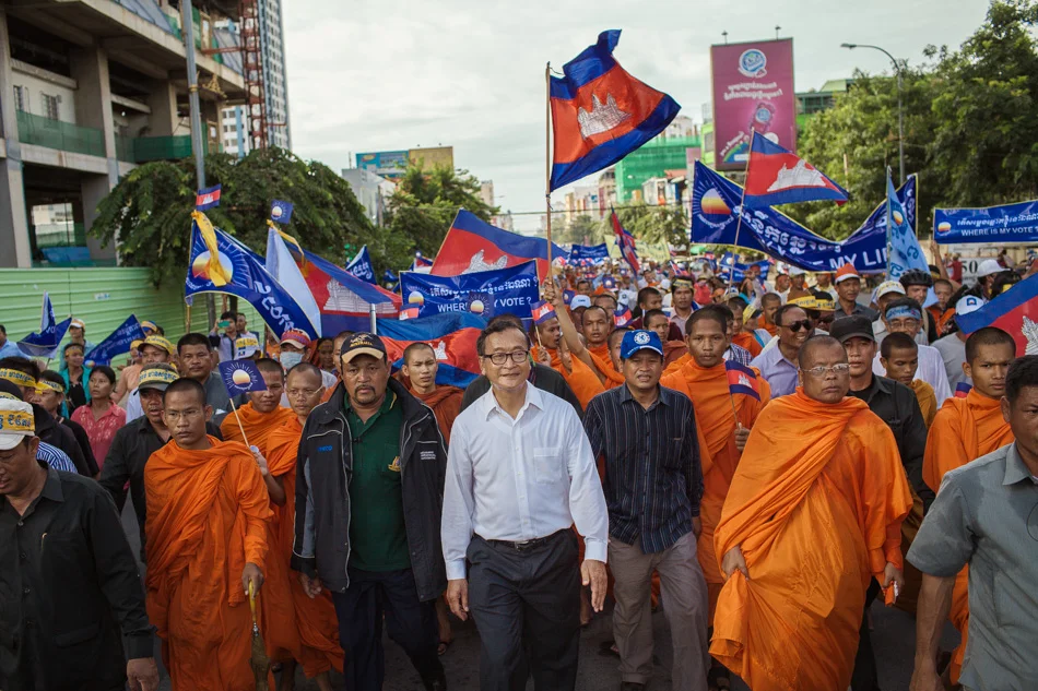15/09/2013 - Phnom Penh. Thousands of CNRP (Cambodian National Rescue Party) supporters march together with opposition leader Sam Rainsy through the streets of Phnom Penh to protest against the election results. © Thomas Cristofoletti / Ruom 2013.