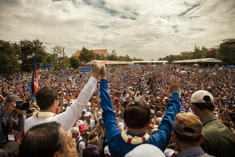 15/09/2013 - Phnom Penh. Thousands of CNRP supporters cheer opposition leaders Sam Rainsy and Kem Sokha after their arrival at Freedom Park in Phnom Penh. © Thomas Cristofoletti / Ruom 2013.
