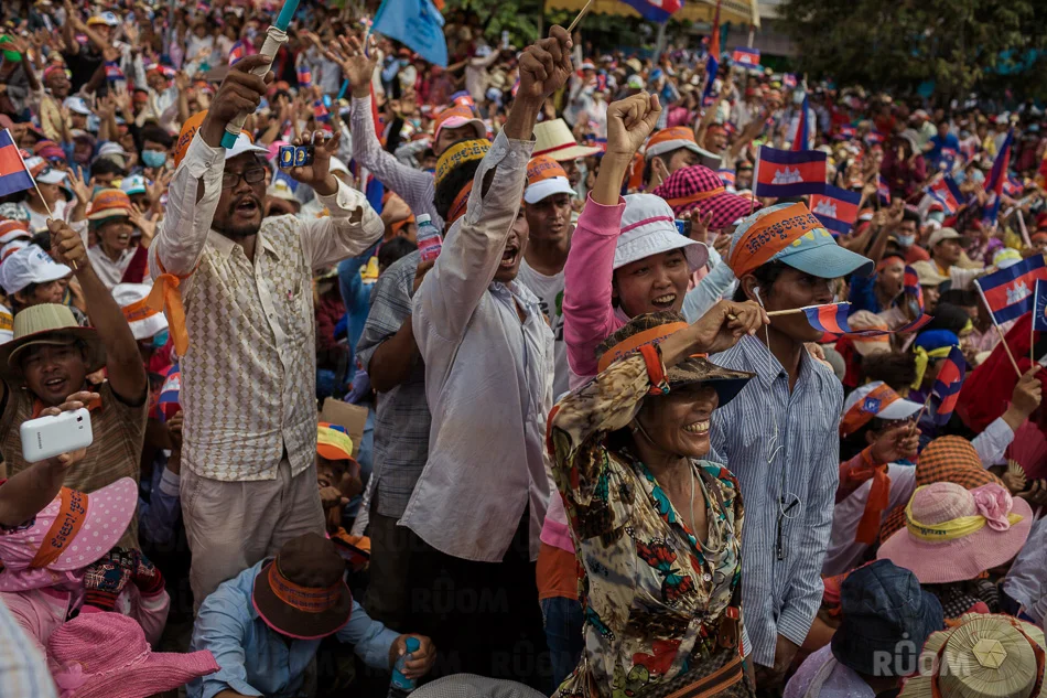 October 23, 2013 - Phnom Penh. Cambodia National Rescue Party supporters cheer CNRP party leader, Sam Rainsy. © Thomas Cristofoletti / Ruom 2013.
