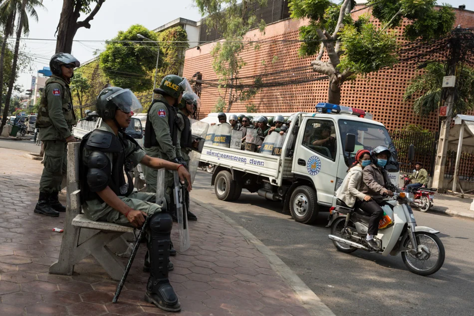 January 04, 2014 - Phnom Penh, Cambodia. Riot police guard the area near Freedom Park as a camp set up by opposition party leaders is dismantled. © Nicolas Axelrod/Getty Images