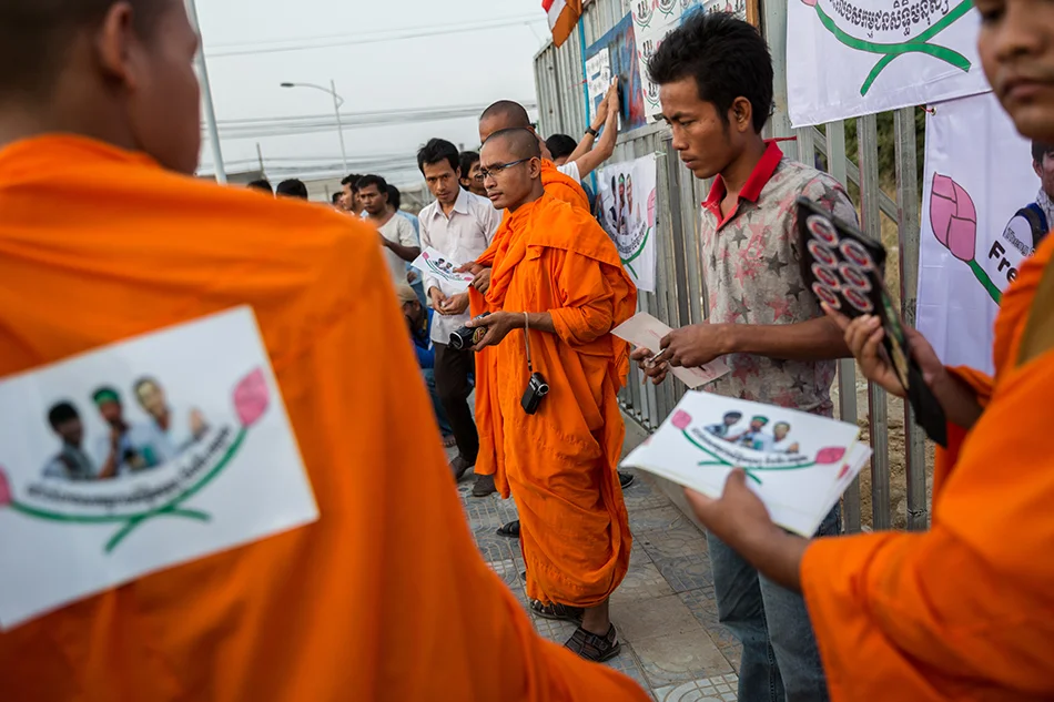 February 01, 2014 - Phnom Penh, Cambodia. Monks from the Independent Monk Network for Social Justice (IMNSJ) prepare to hold a ceremony in commemoration of the victims of garment clashes that took place in January 03, 2014. The IMNSJ and activists also called for the release of 23 detainees, arrested during the clashes and still held in pre-trial detention. © Nicolas Axelrod / Ruom