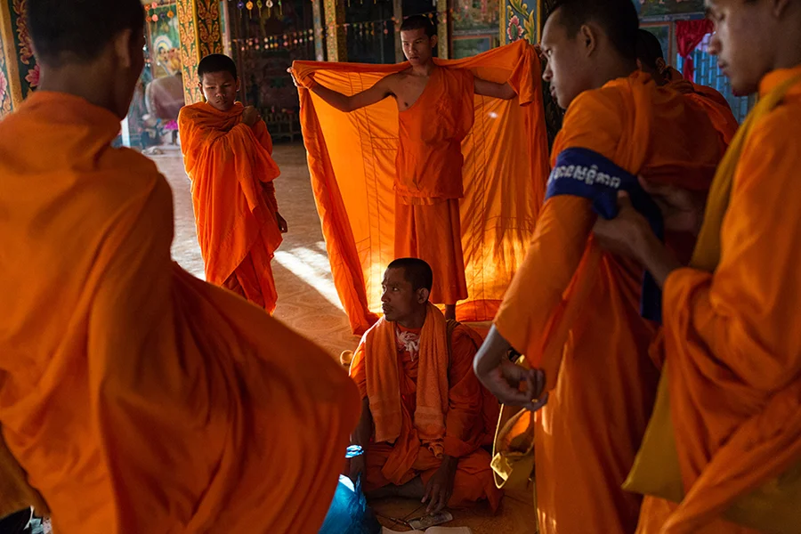 December 04, 2013 – Kampong Thom, Cambodia. Monks get ready on day four of the Human Rights Day march into Phnom Penh on National Road 6. © Nicolas Axelrod / Ruom
