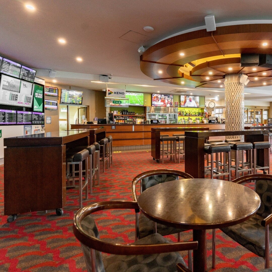 The Royal Oak is a favourite amongst the Lidcombe locals. It&rsquo;s a classic pub with modern amenities and a focal point for the community. 

Why not #loveyourlocal and spend some time with us!

.
.
.
#royaloaklidcombe #lidcombe #local #familyowned