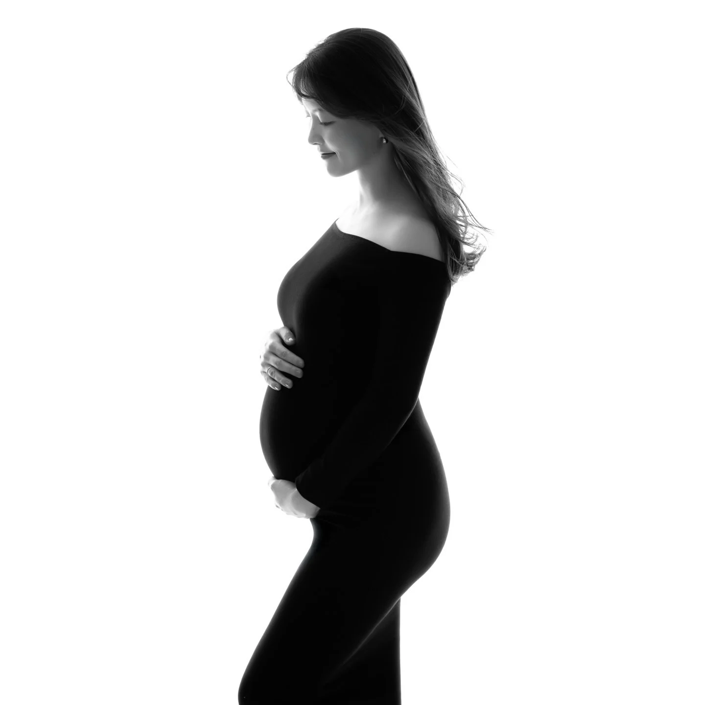 今年に入ってからのお問合せも、ご結婚前から私のマタニティフォトに憧れを持って下さっていたとのご連絡が続いています。何年も前からとても嬉しく思っています！

リモートという特殊な撮影方法にも関わらず、撮影をご希望下さるお客様方には、いつも感謝しています。

ありがとうございます！

CHIHIRO 

ヘアメイク: KAORI

#モノクロマタニティフォト #マタニティフォト #東京マタニティフォト