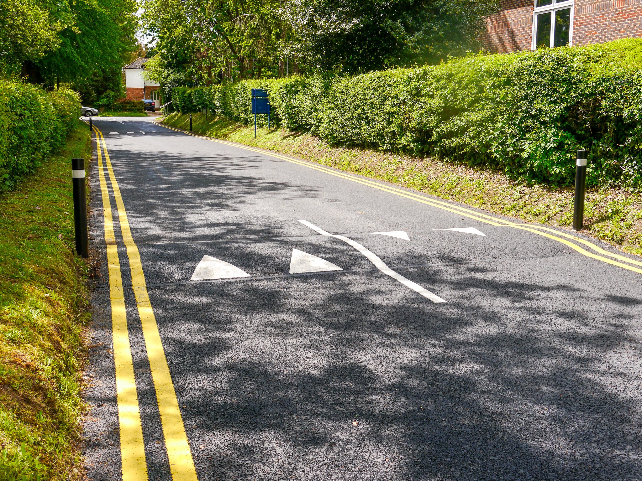 roads-driveways-tarmac-surfacing-surrey-sussex-near-me-valley-projects (3).jpg