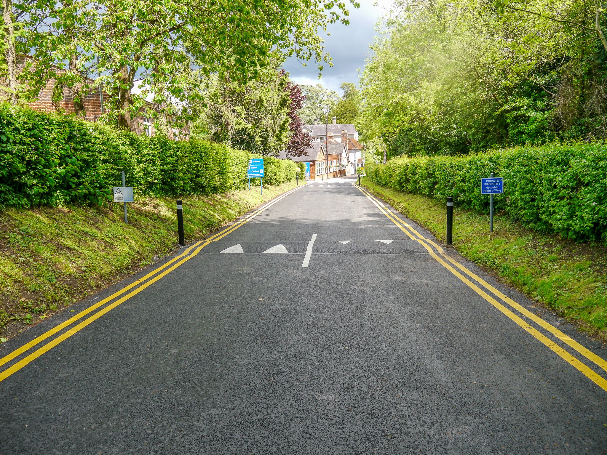 roads-driveways-tarmac-surfacing-surrey-sussex-near-me-valley-projects (4).jpg