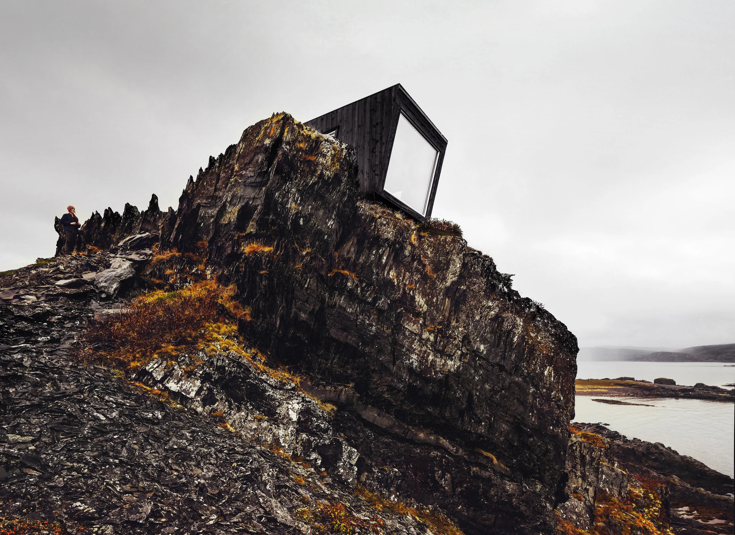 xxx Kongsfjord Cliff shelter bivouac bird hide October  2017 med res ps edit © Tormod Amundsen Biotope.JPG