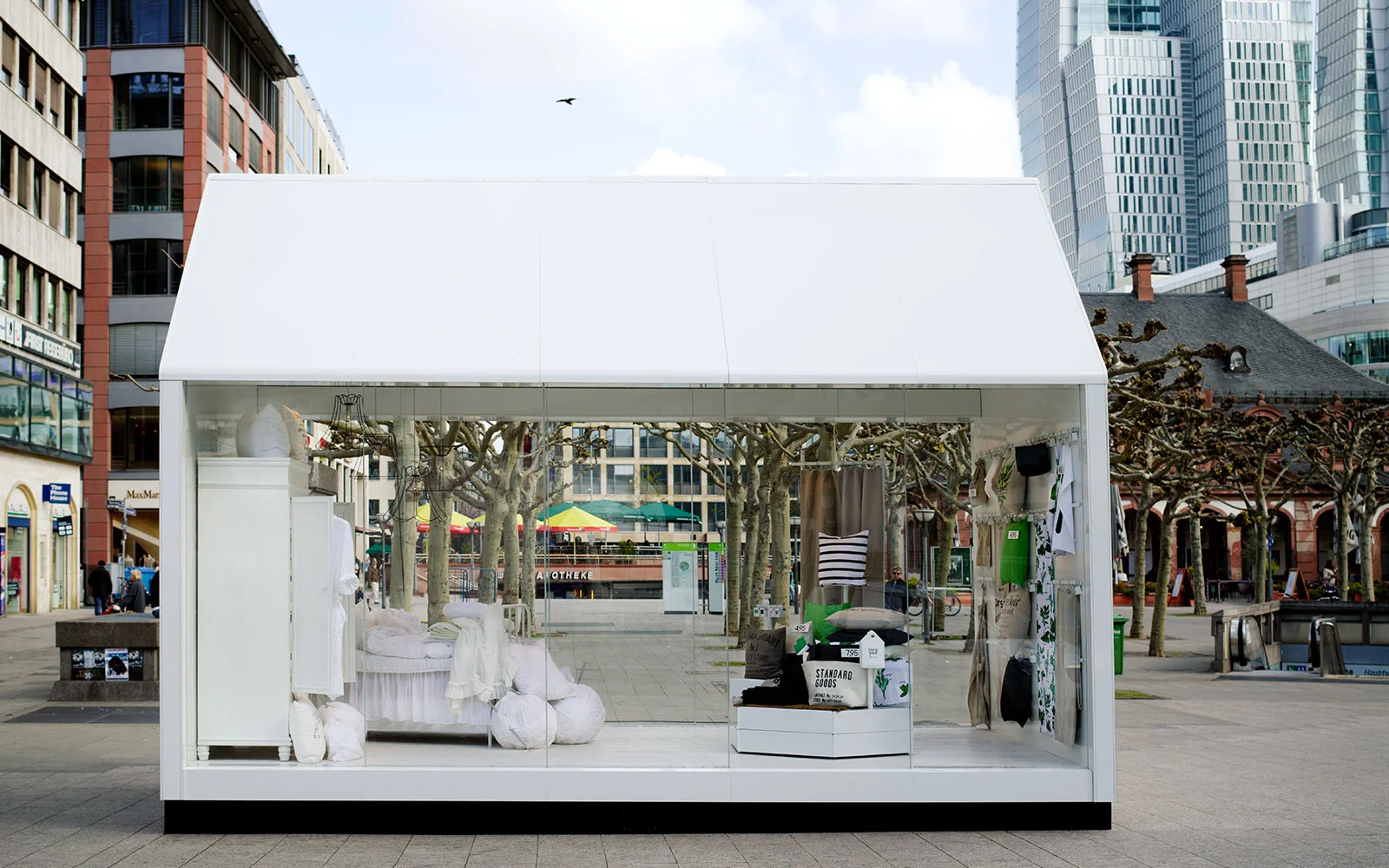 H&amp;M Pop-Up exhibition