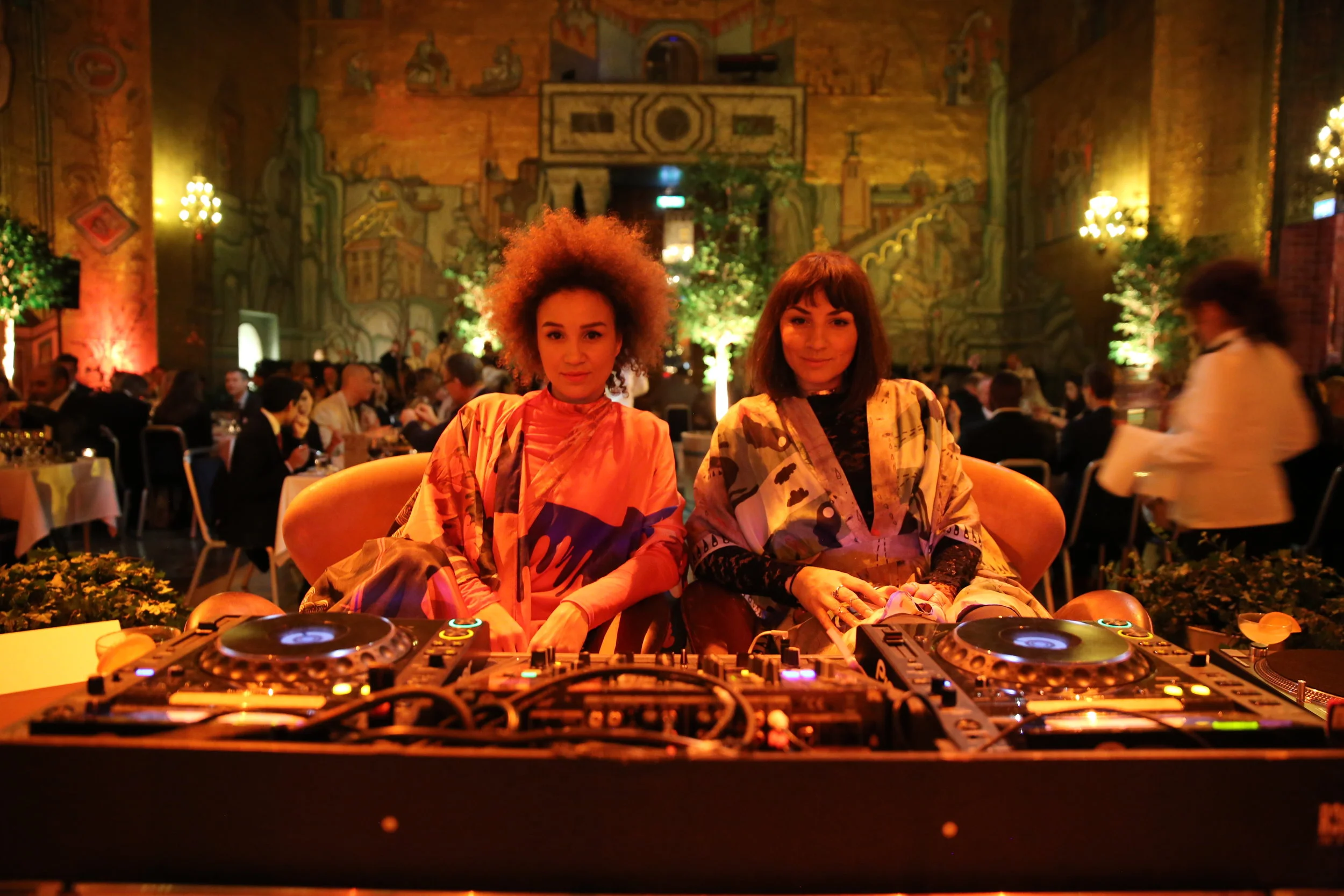 VAZ - Dinner entertainment.JPG