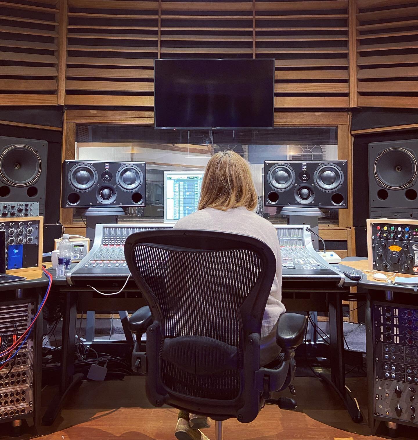 Mix review time with the brilliant @deetiebelle ✨
We&rsquo;ve had such a lovely week messing with sounds, sculpting and mixing. 
Making this album has been a slightly longer journey than expected (thanks Covid) - but something really beautiful has em