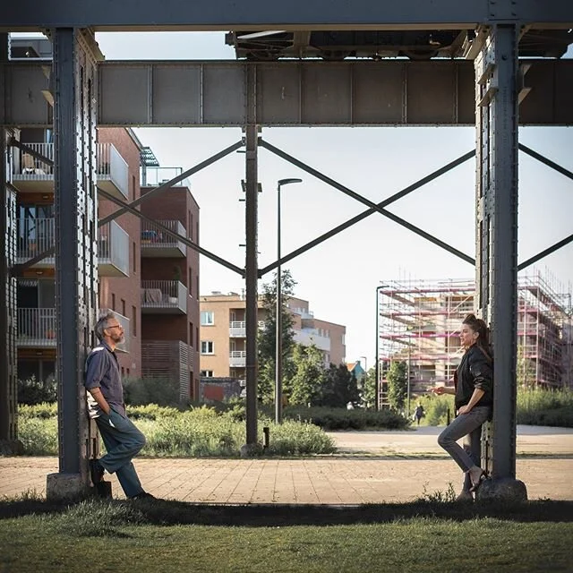 Circusmagazine 63 &gt; Het gesprek: de straatartiest en de performer / The talk, the street artist and the performer &gt; https://www.circuscentrum.be/artikels/het-gesprek-de-straatartiest-en-de-performer/