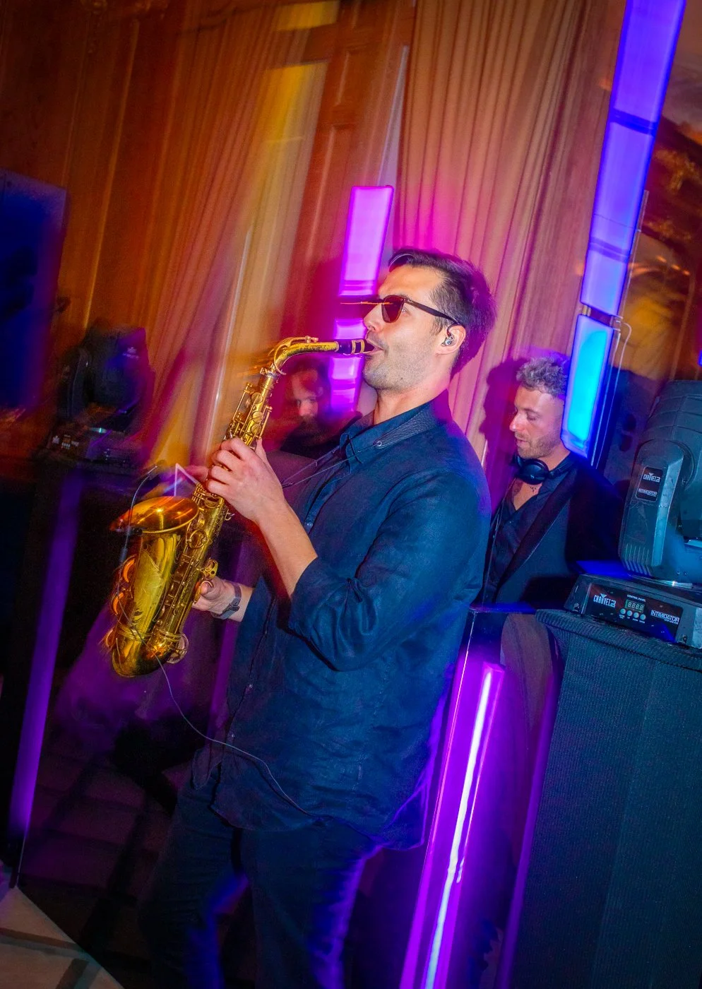 wedding-photograph-claridges-saxophone-player-live-music.jpg