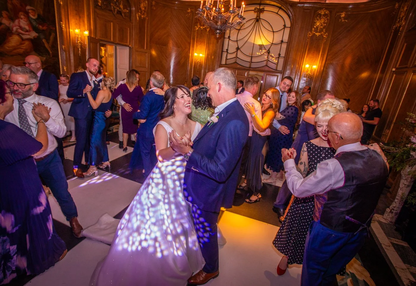 wedding-photograph-claridges-dance-floor-guests-dancing.jpg