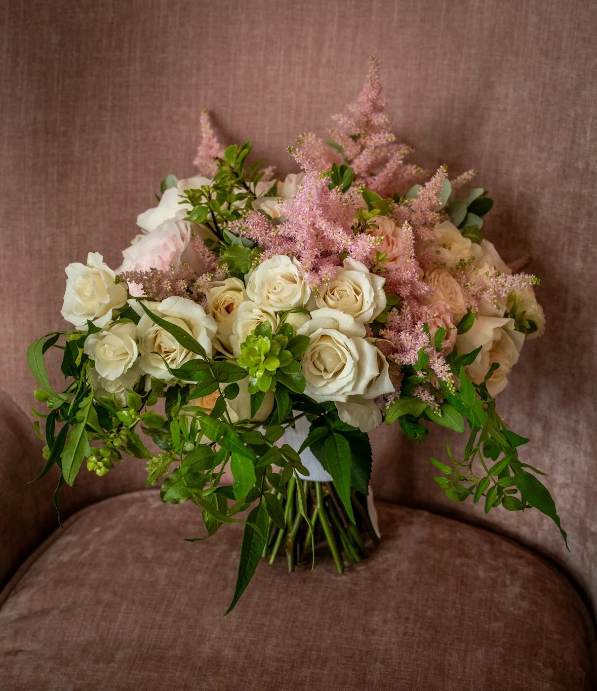 wedding-photograph-claridges-bridal-bouquet-roses.jpg