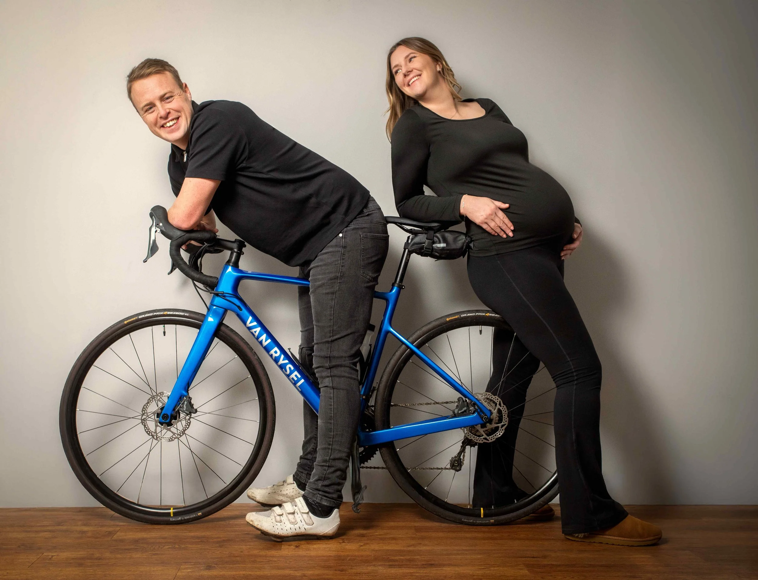maternity-photography-couple-with-road-bike.jpg