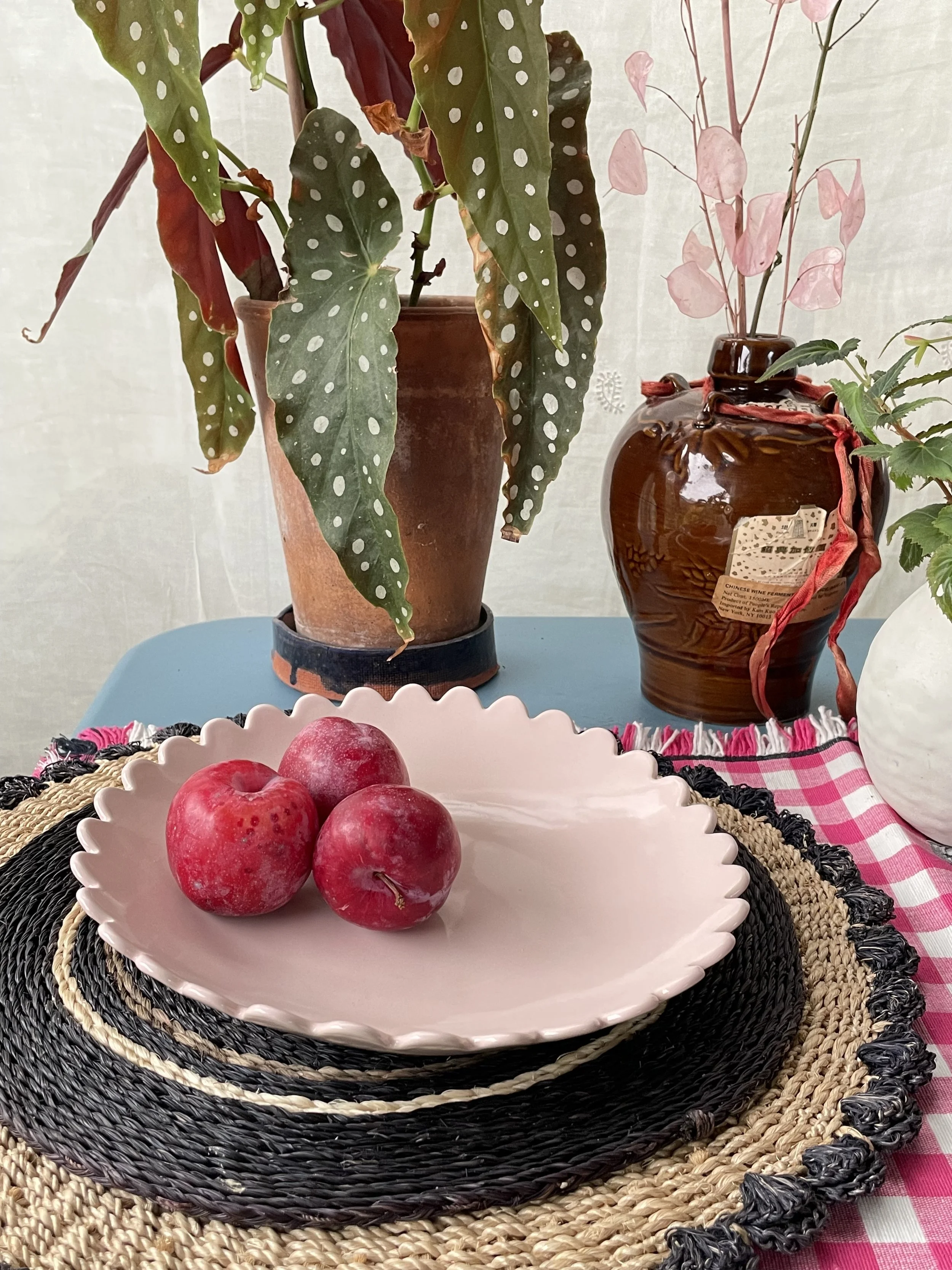 Medium Serving or Fruit Bowl-Daisy Edge