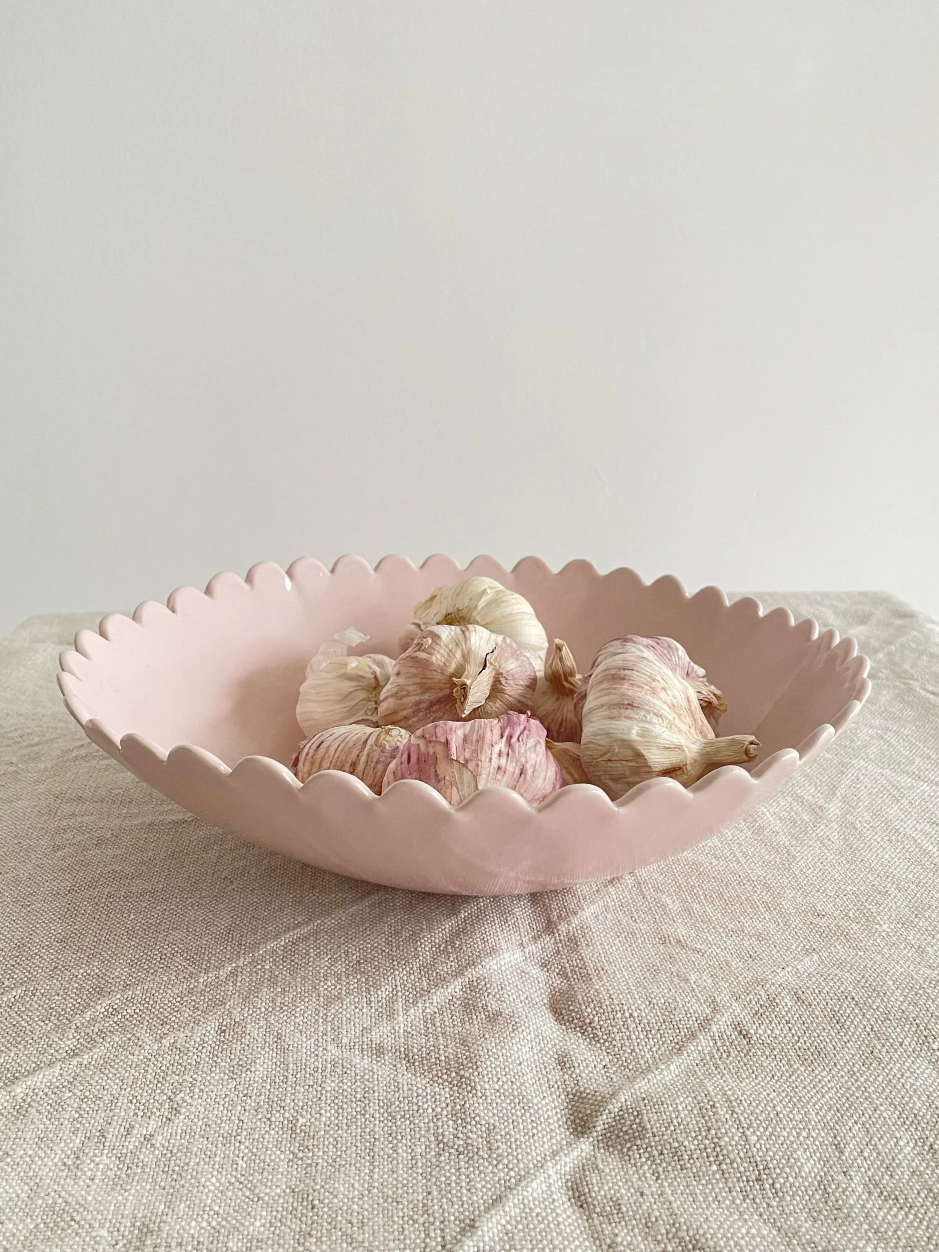 Medium Serving or Fruit Bowl-Daisy Edge