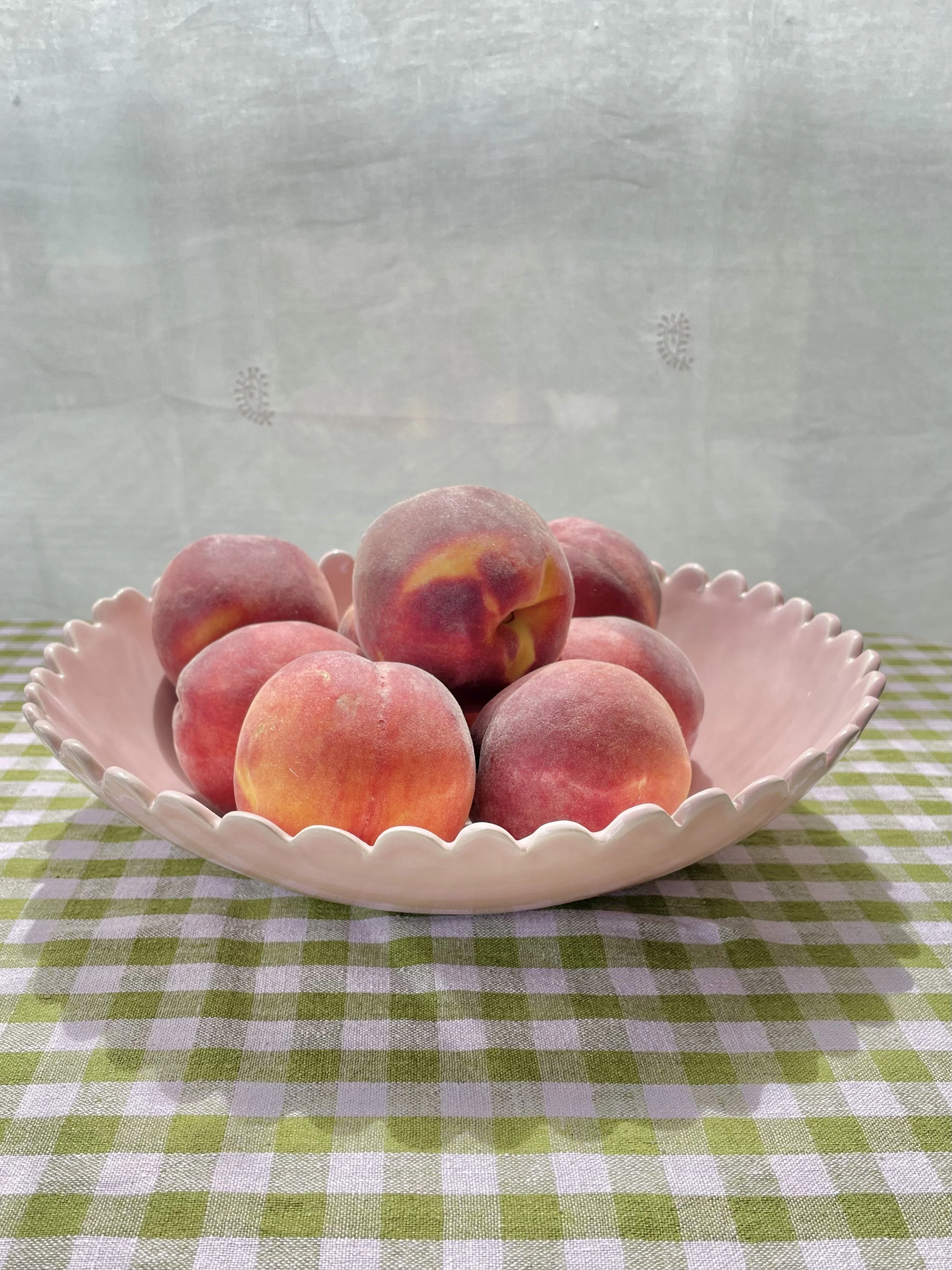 Medium Serving or Fruit Bowl-Daisy Scallop Edge, Prawn Pink