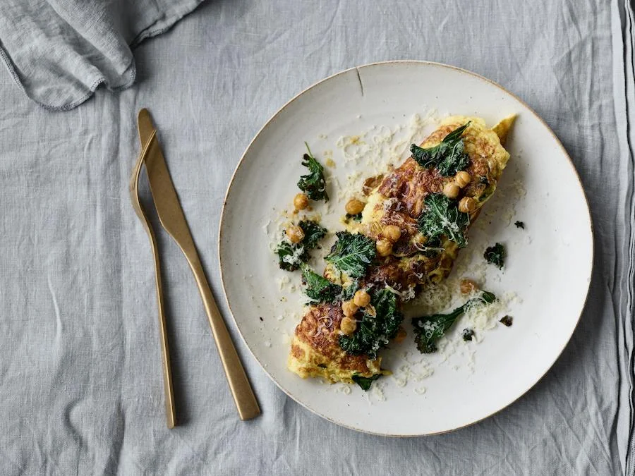 01 Omelet med gr├©ntka╠èl og kik├ªrter (2).jpg