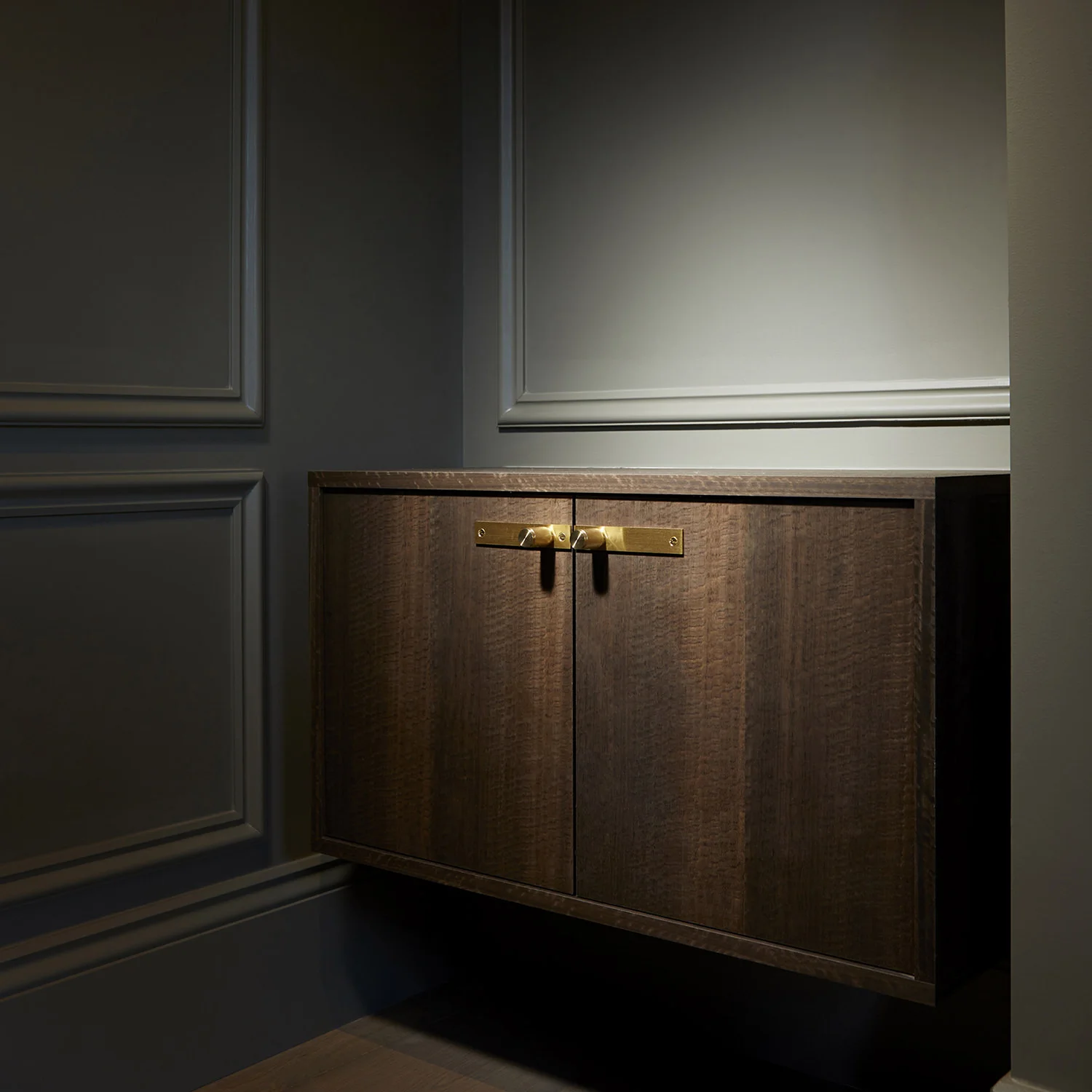 buster_punch-furniture_knob-brass-lifestyle2-1_1.jpg