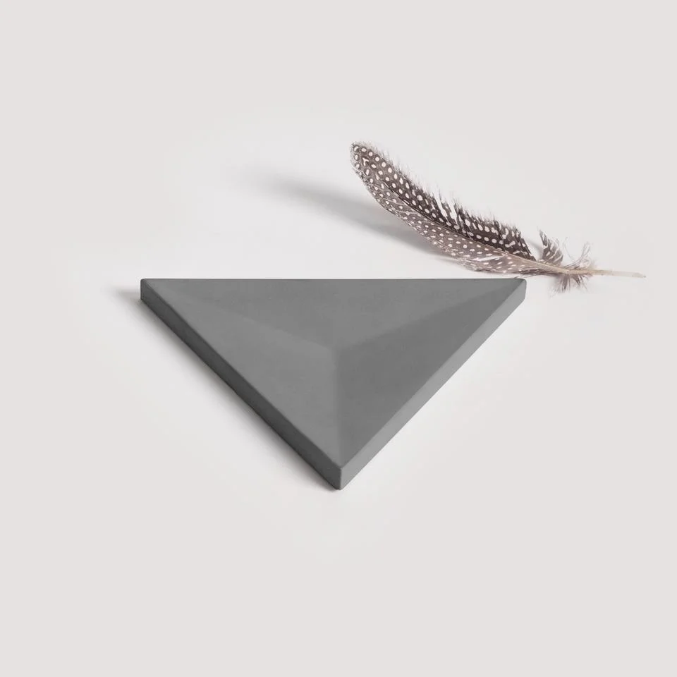 Plate-Triangle_4_8fc978ee-fd1d-4e86-b927-d8824d2ab4a2_960x.jpg