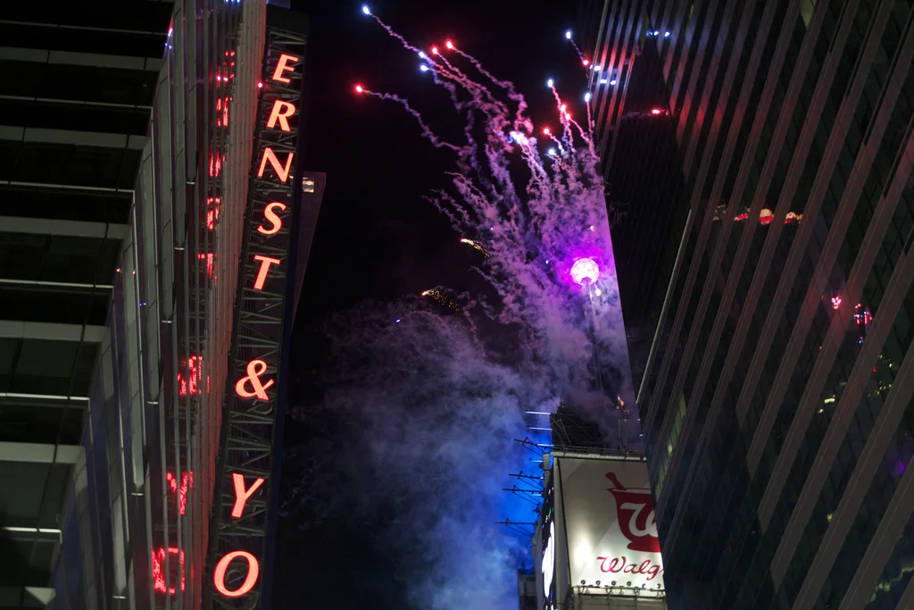 THE HISTORY &amp; ENGINEERING BEHIND THE NYE BALL DROP