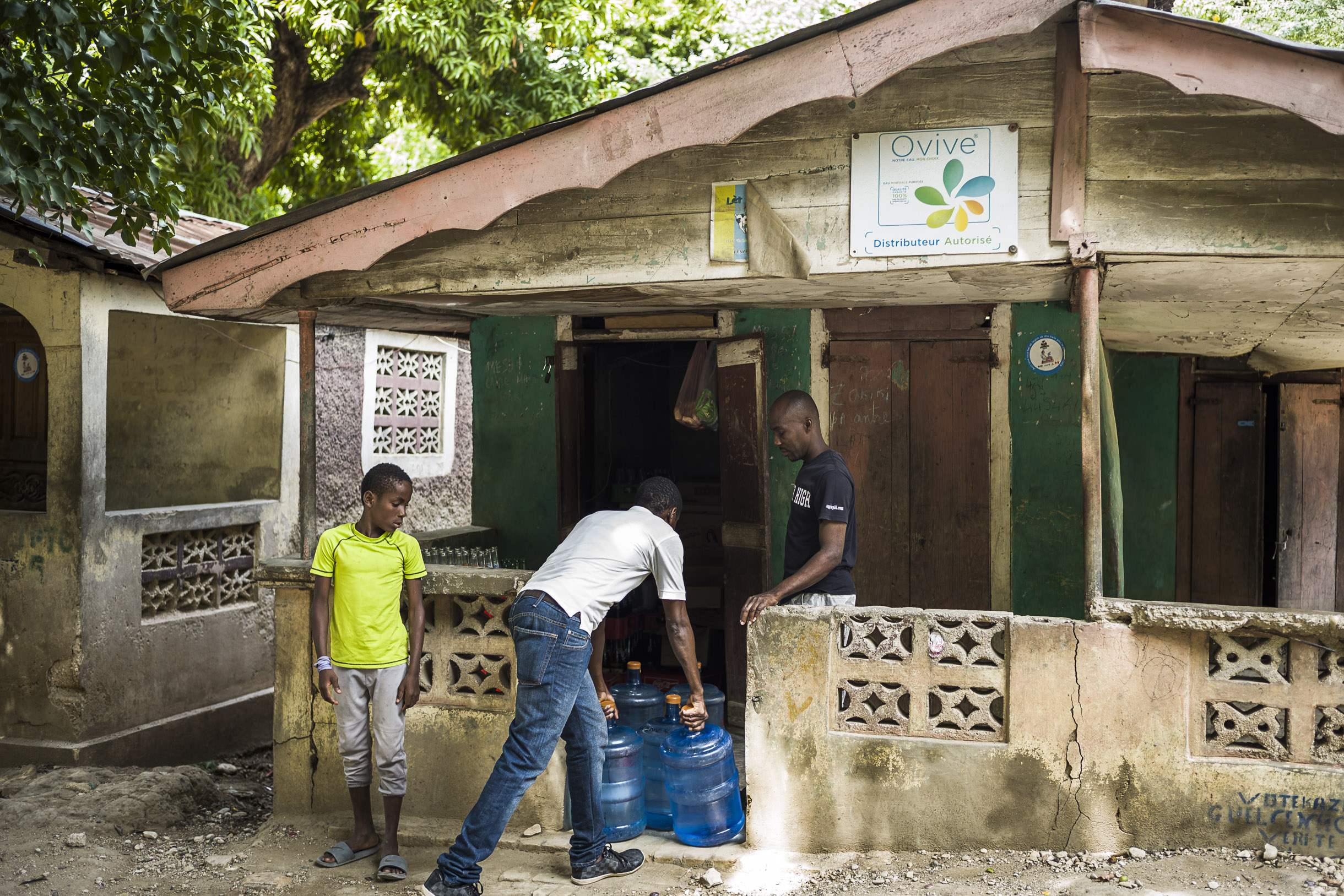 dloHaiti delivers inventory to local retailers just-in-time so that less of their capital is tied up in inventory. Photo Credit: Sandro di Carlo Darsa