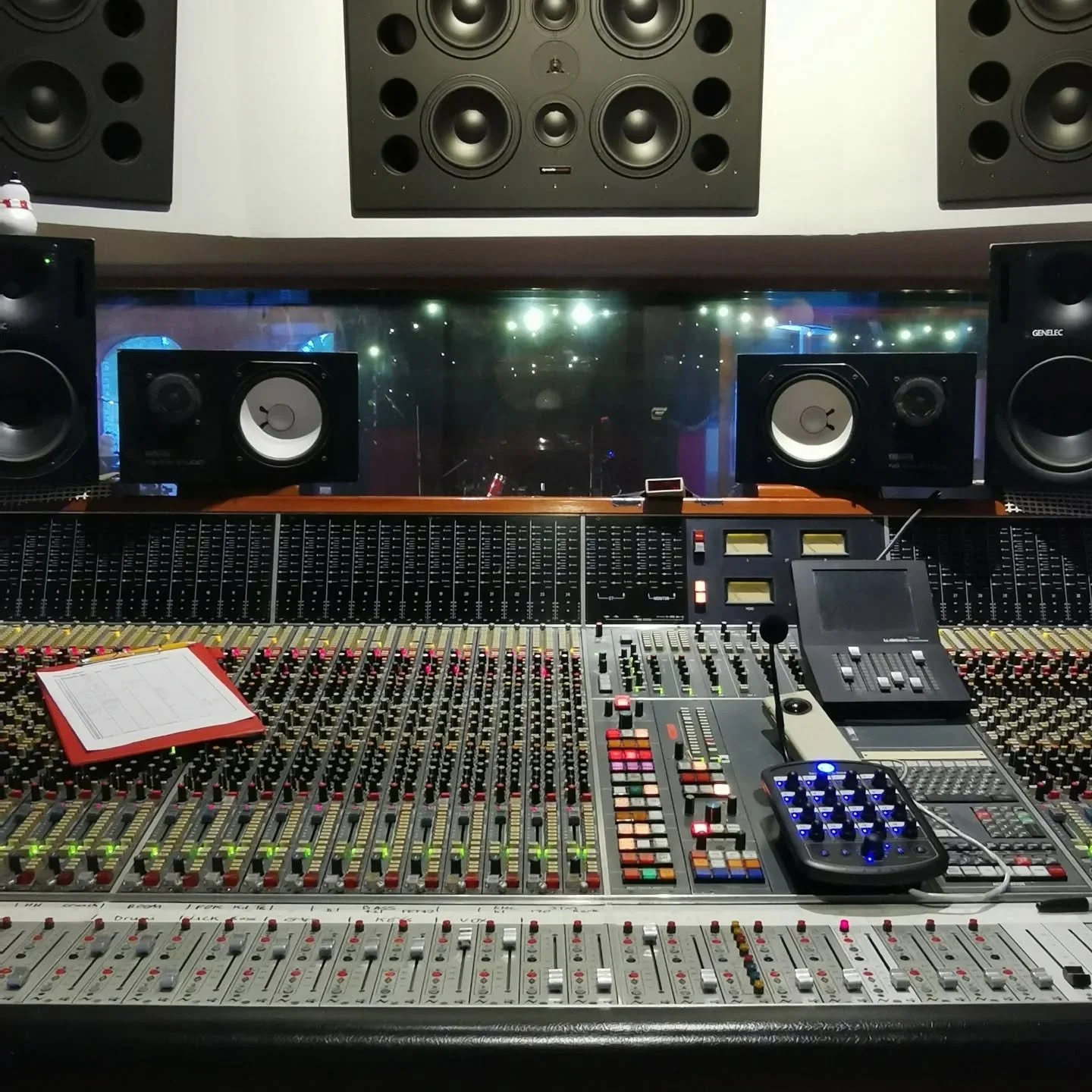 The consoles &amp; studios of February ❤️

Lots of lovely music turned in to 1's and 0's already this year!

@grouselodgestudios
@blackmountainstudios
@hellfirestudiosdublin
@barnofmusicrecording