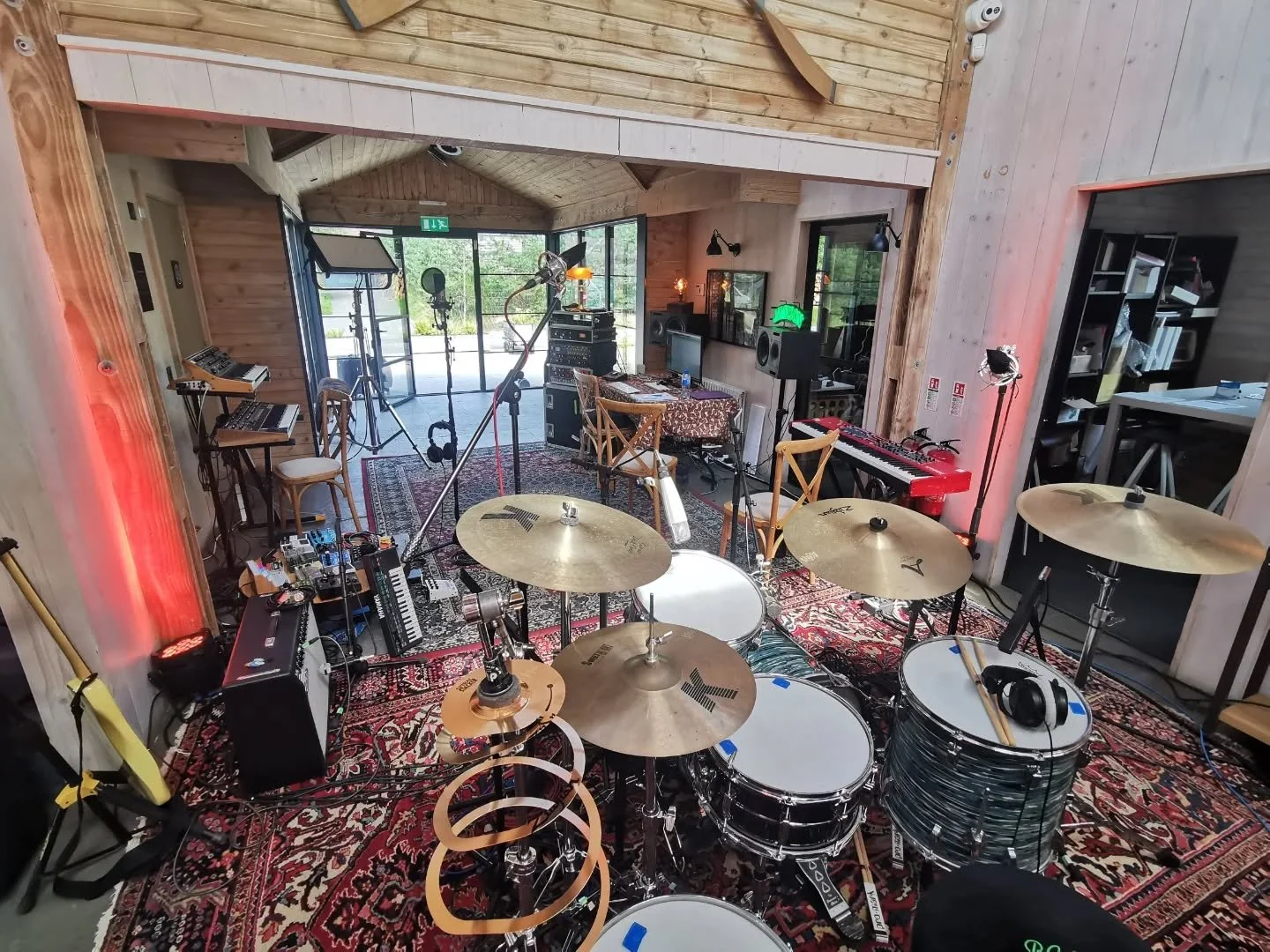 Built and ran a recording studio for the @jamesonwhiskey Distilled Sounds writing camp up in Cavan last week. Had a ball, met loadsa sound heads, saw so many cross-cultural collaborations come to life! Always lovely having @_mikeyrogers along for the