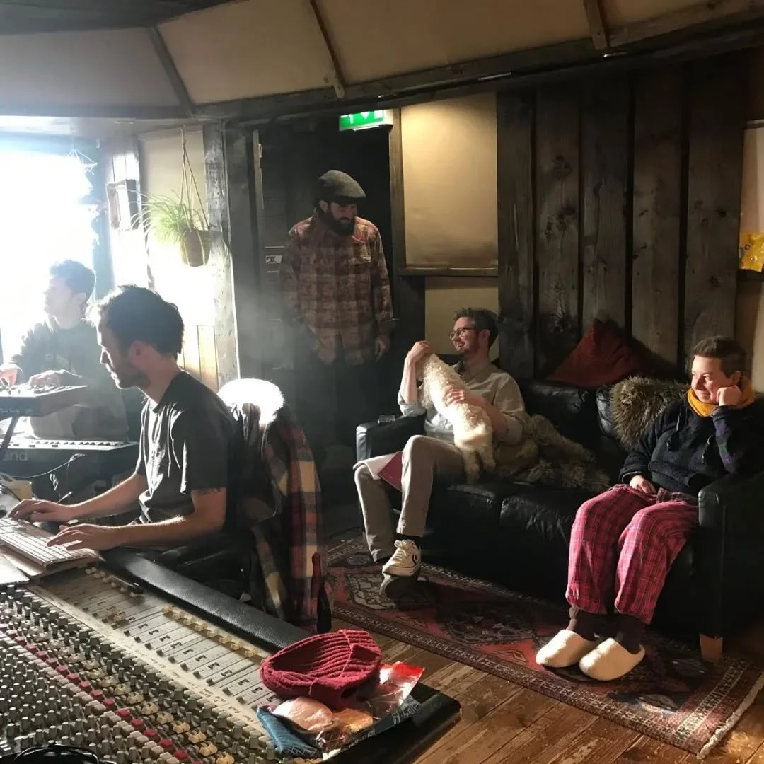Such a nourishing way to start the year - spent a week up in @blackmountainstudios with the inimitable @mollyomahonymusic and this fab bunch of humans, working on Molly's second album. 

Also got to give the new Taurus microphones from @barkleymicrop