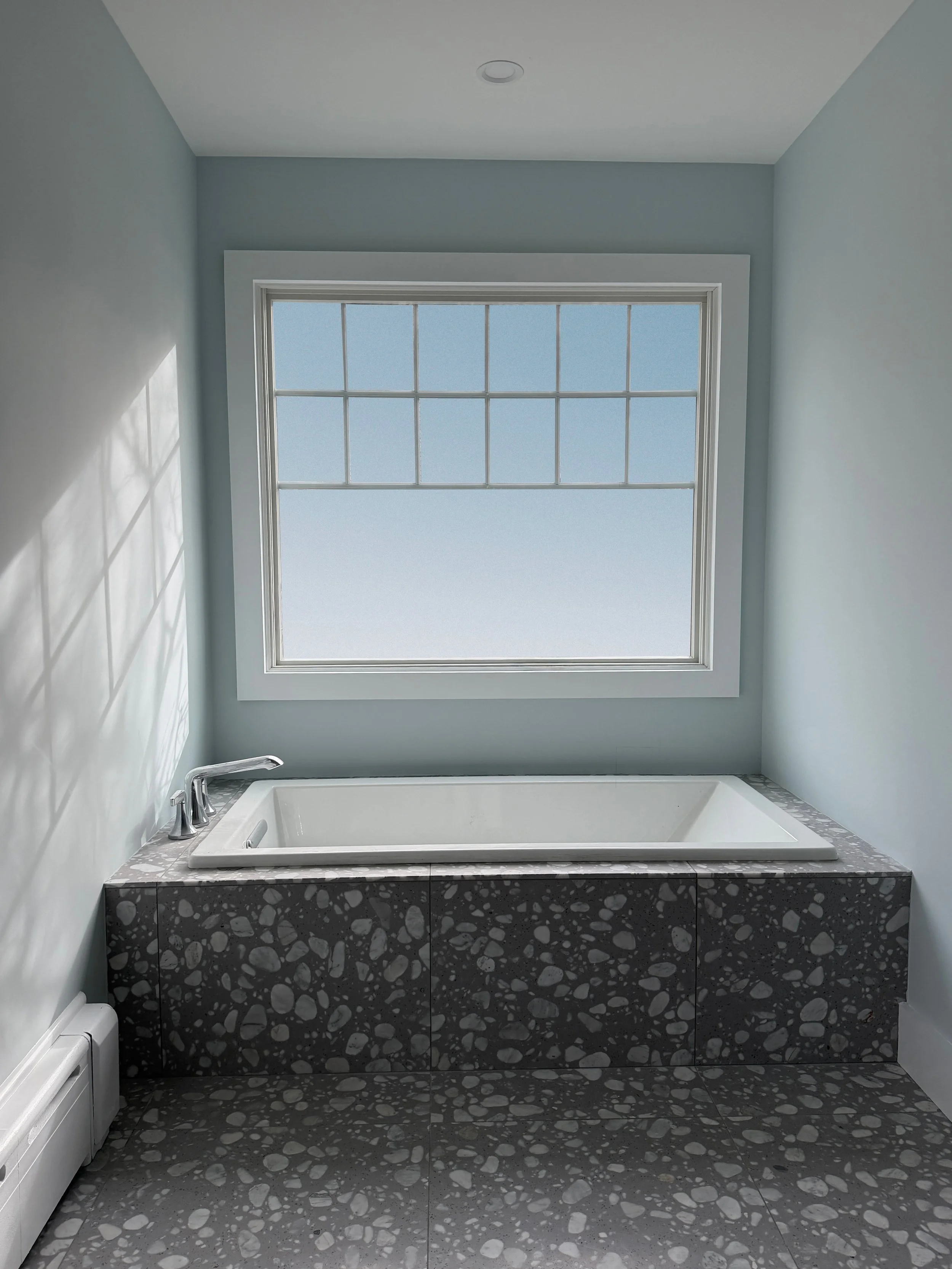 hobart downstairs bathtub .jpeg