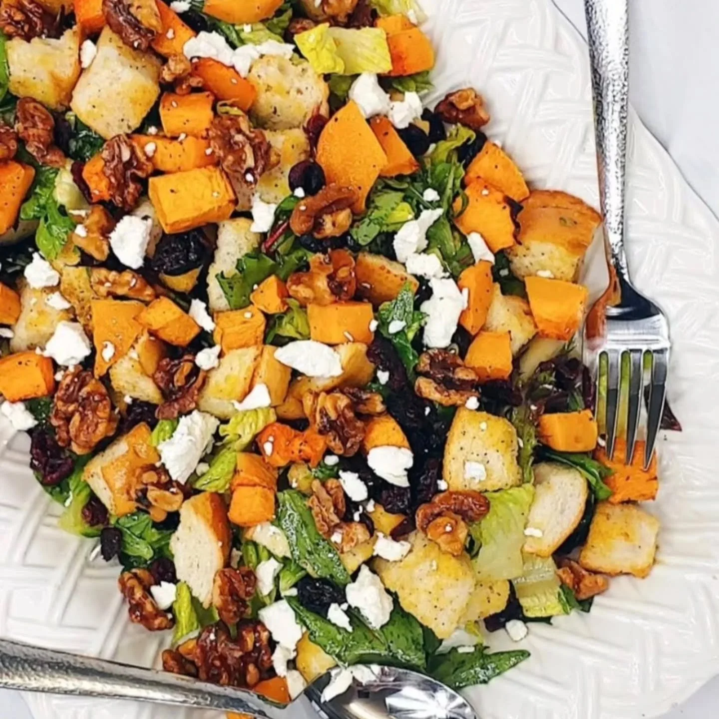 It's back in all its beautiful glory! Our fall panzanella salad with roasted butternut squash, goat cheese, dried cranberries, croutons, and pecans tossed in our house vinaigrette. 🤌🤌🤌
.
Available now on our fall dining menu. See you soon. 
 .
OPE