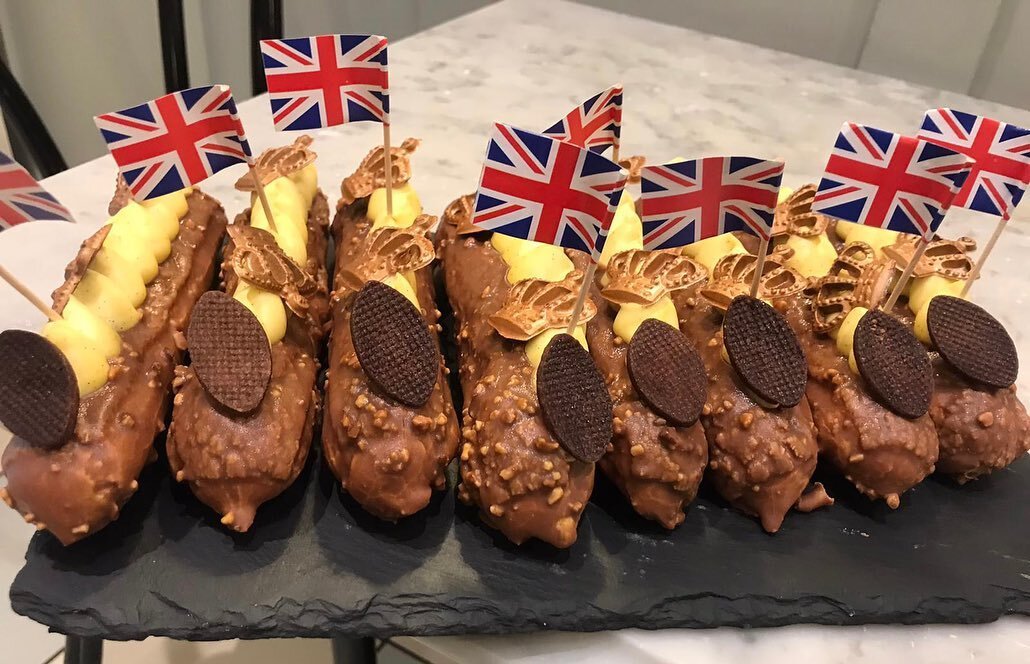 We are ready to celebrate King Charle&rsquo;s Coronation today! 
🇬🇧🎉👑

Huge congratulations to King Charles III and Queen Camilla, ahead of their Coronation later today. 

#kingcoronationday #kingcharlesiiicoronation #england🇬🇧 
#dessertporn #d