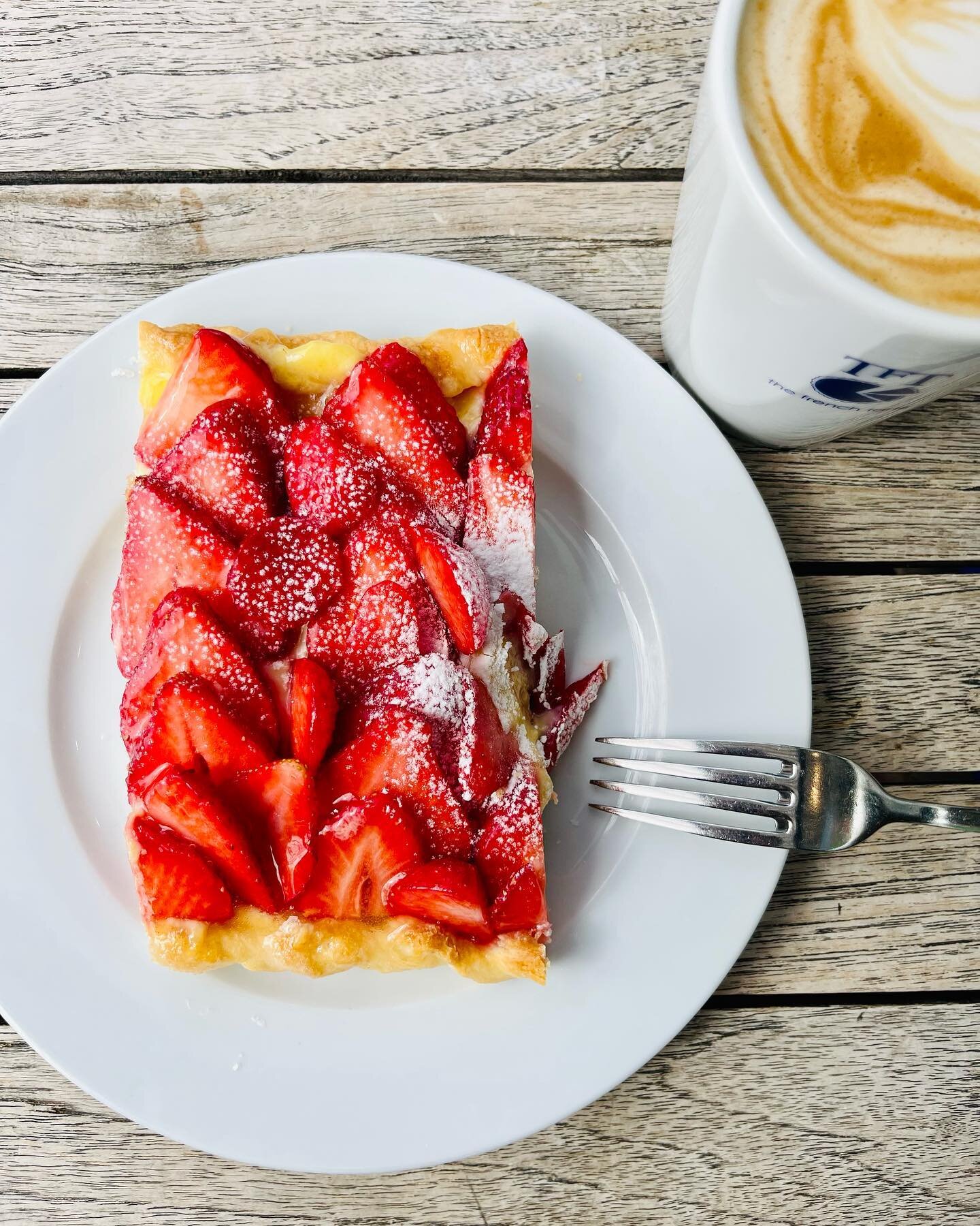 Have a lovely weekend everyone.
&bull;
Strawberry Tarte
&bull;
#saturday #weekend #teatime #tea #afternoonteatime #cake #coffee #afternooncoffee #afternoonvibes #surbiton #surbitoncafe #cafeinsurbiton #cafeinkingston #kingstoncafe #kingstonmums #king