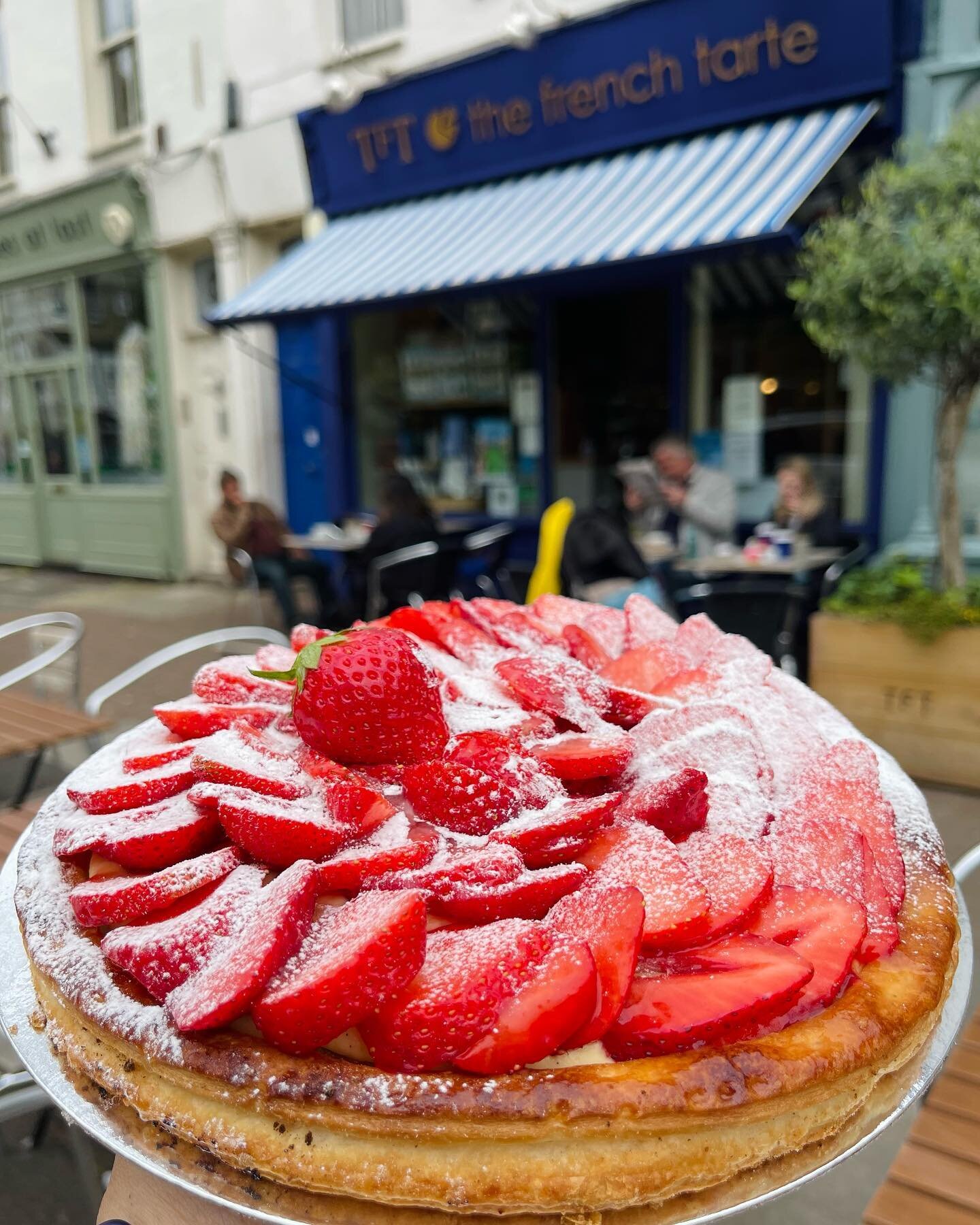 WOW WOW WOW this looks so yummy 
Strawberry Tarte available today!  Happy Friday everyone! 
&bull;
&bull;
&bull;
#happyfriday #itsfriday #weekend #may2023 #strawberrytarte #strawberries🍓 #strwawberrydessert #strawberrytartelover #strawberrytart #des